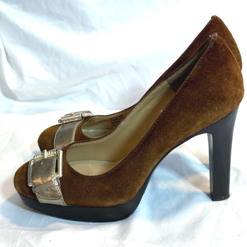Michael Kors Suede Gold Buckle Classic Pumps Heels Brown Cognac Camel Sz 6.5 - Picture 4 of 7